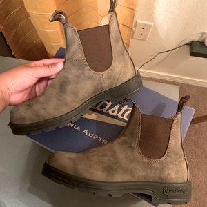 rustic brown blundstone 585s